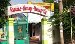 Thẩm phán chung phòng nhà nghỉ với đương sự từng có nhiều điều tiếng